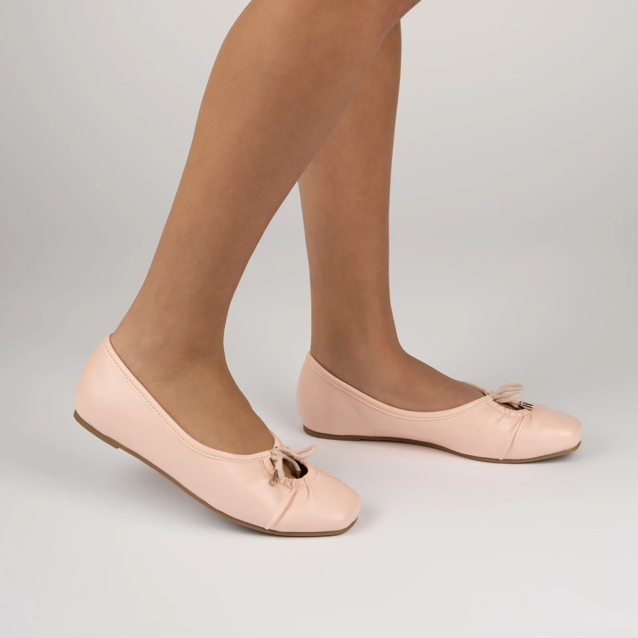 CALLEE FAUX LEATHER BALLET FLATS IN WIDE